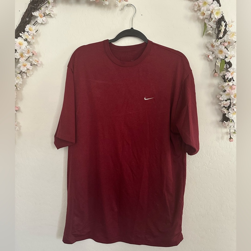 Nike Men's Burgundy Short Sleeve Tee